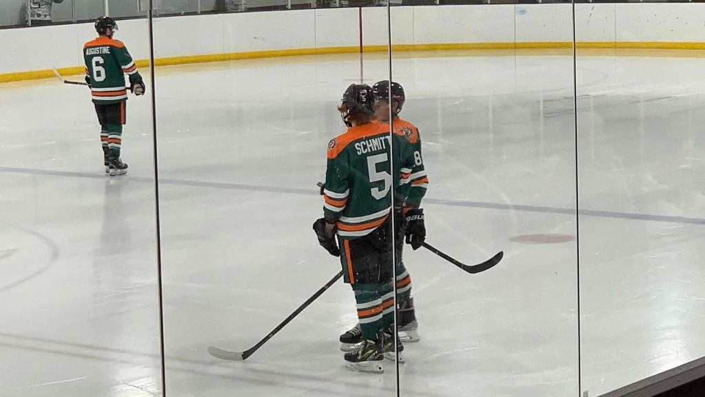 Win streak hits 10 as Isanti Outlaws top&nbsp;Mullets